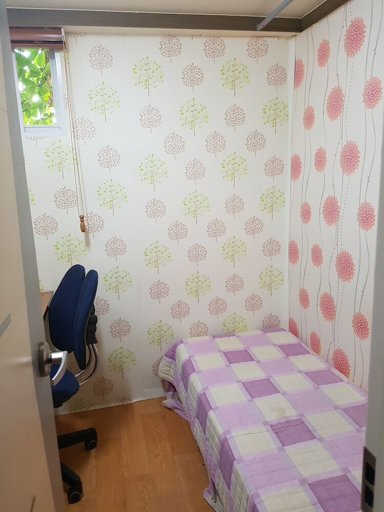 Hotel Living Castle Single Room