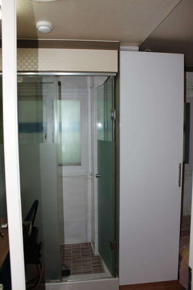 Hotel Living Castle Single Room
