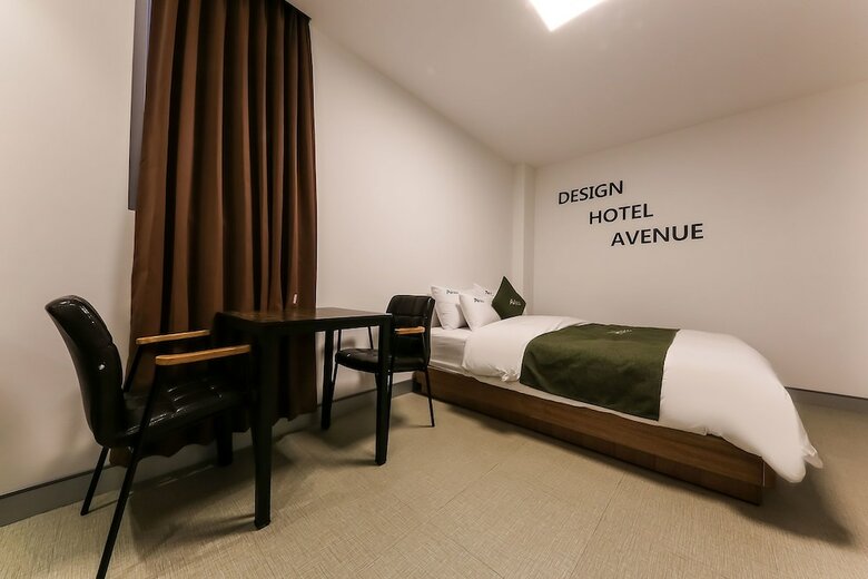 Avenue Hotel