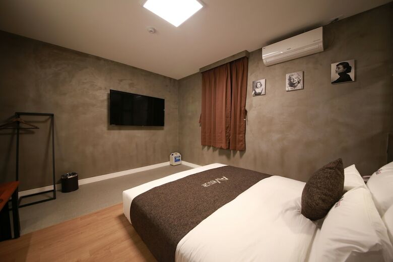 Avenue Hotel
