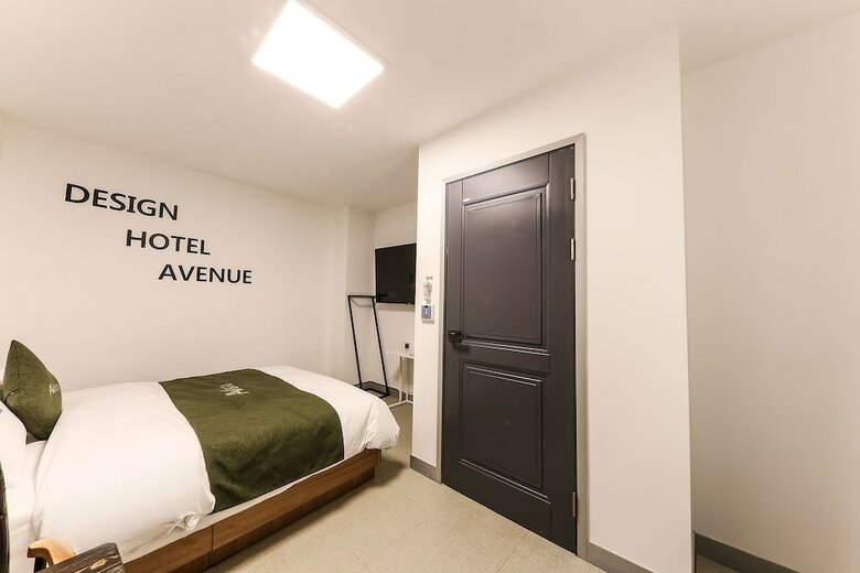 Avenue Hotel