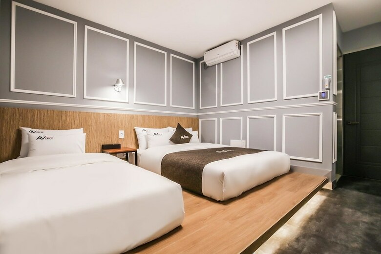 Avenue Hotel