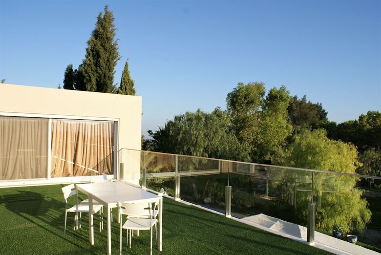 The Lake Villa Mountains & Sea View