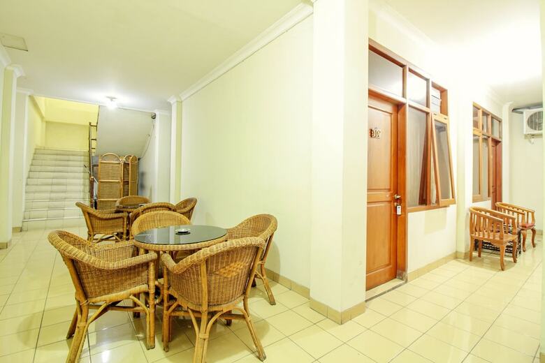 Oyo 249 Hotel Astria Graha