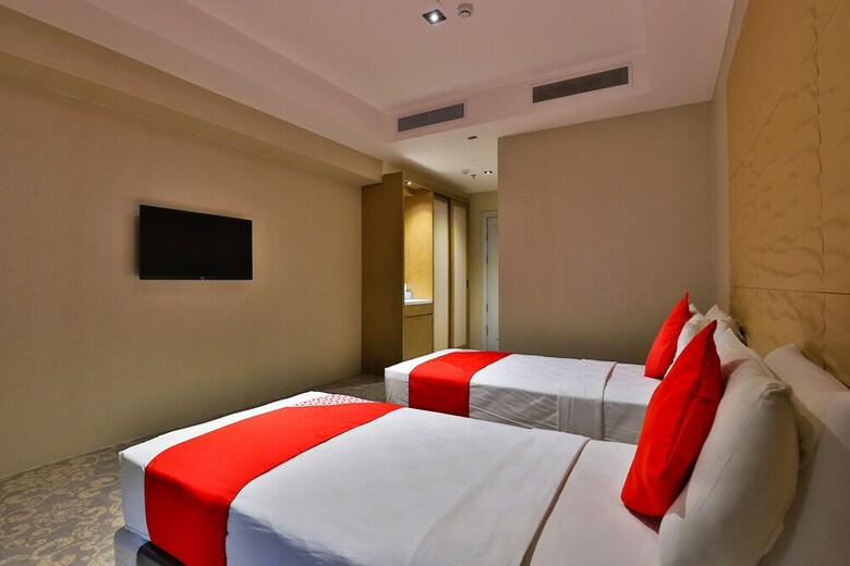 Oyo 428 Maya Palace Hotel