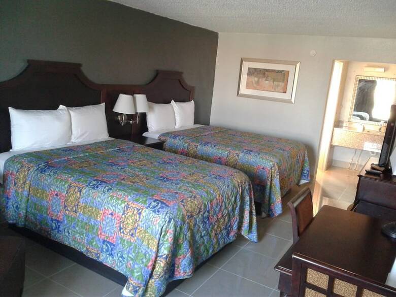 Hotel Express Inn And Suites