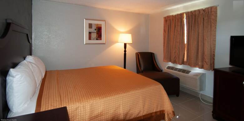 Hotel Express Inn And Suites