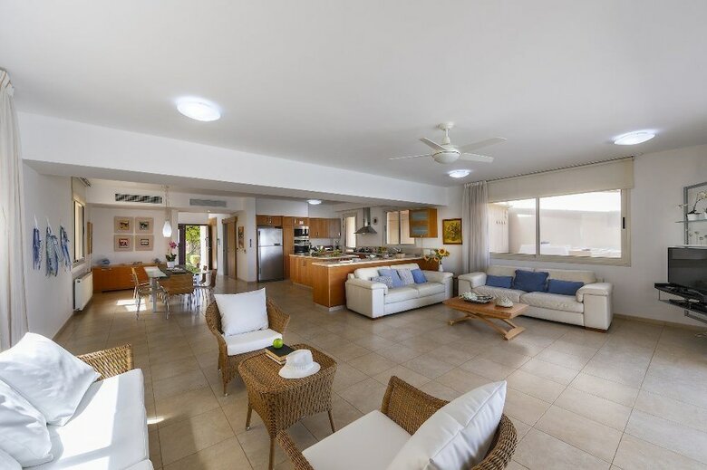 Protaras Beachfront Villa Pietra