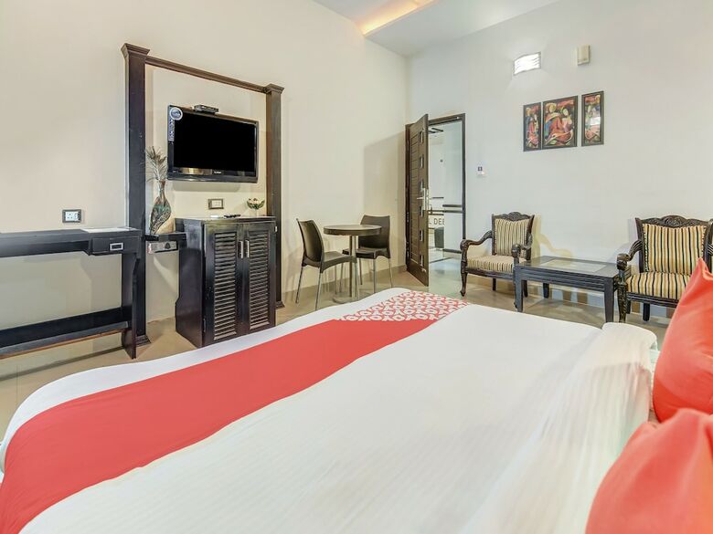 Oyo 27999 Hotel Deep