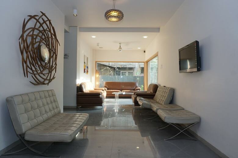 Capital O 28762 Skylark Business Hotel