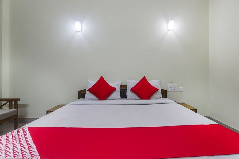 Oyo 26683 Earl Grey Hotel