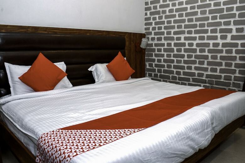 Oyo 23178 Hotel Raj Mandir