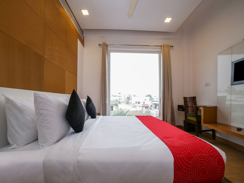 Hotel Edition O 30074 Tushar Elegant
