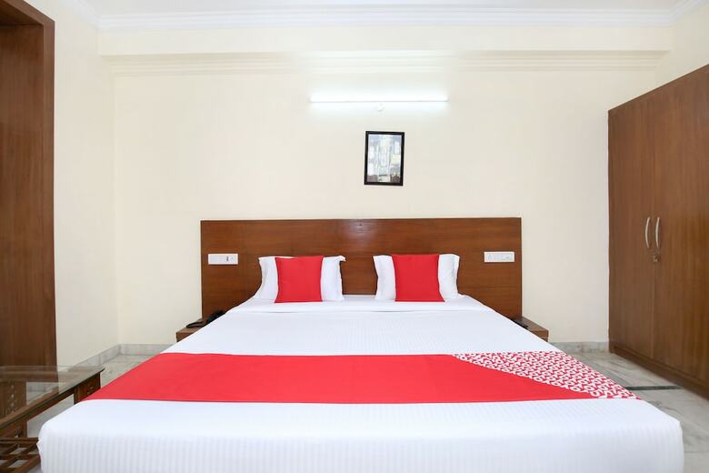Oyo 12767 Hotel Grand Chinar