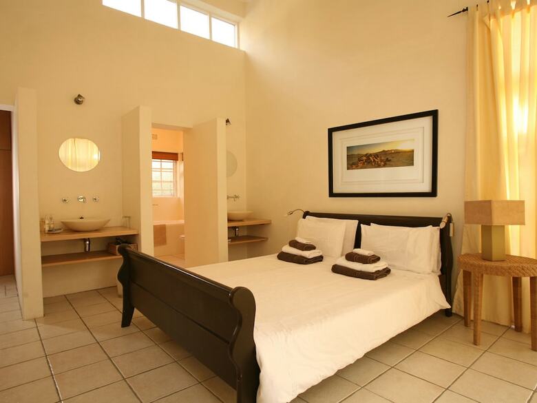 Hotel Art Gallery Guesthouse Thandekayo
