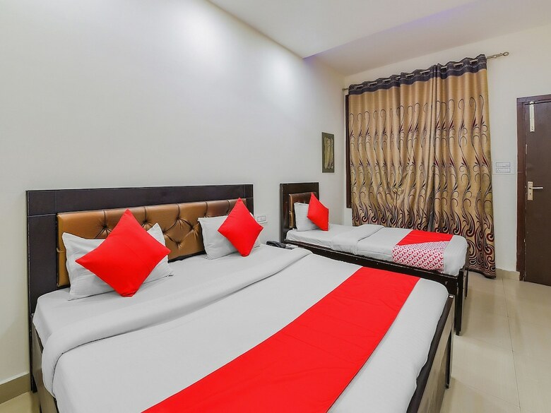 Oyo 23599 Hotel Superstar