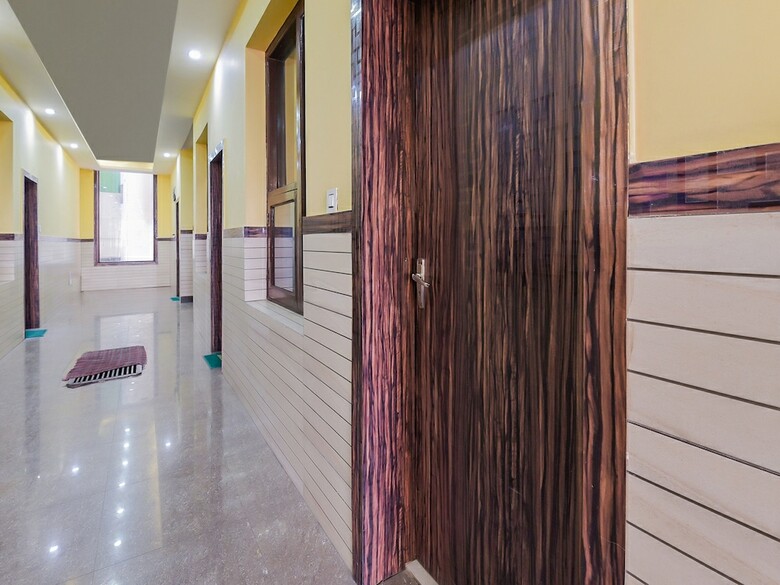 Oyo 23599 Hotel Superstar