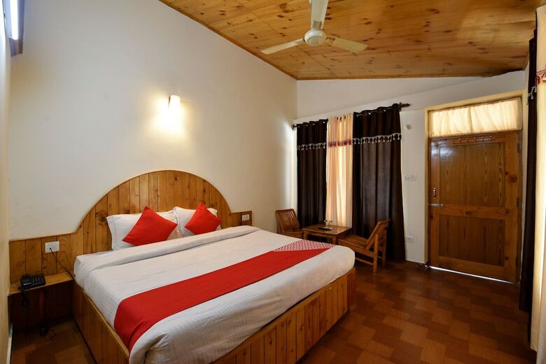 Oyo 7766 Hotel Thakur