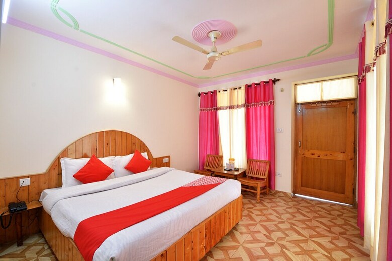 Oyo 7766 Hotel Thakur