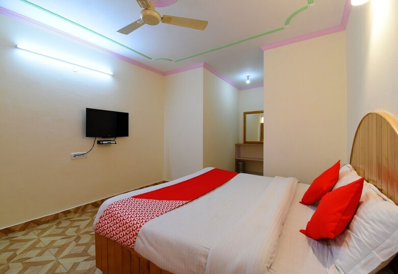 Oyo 7766 Hotel Thakur