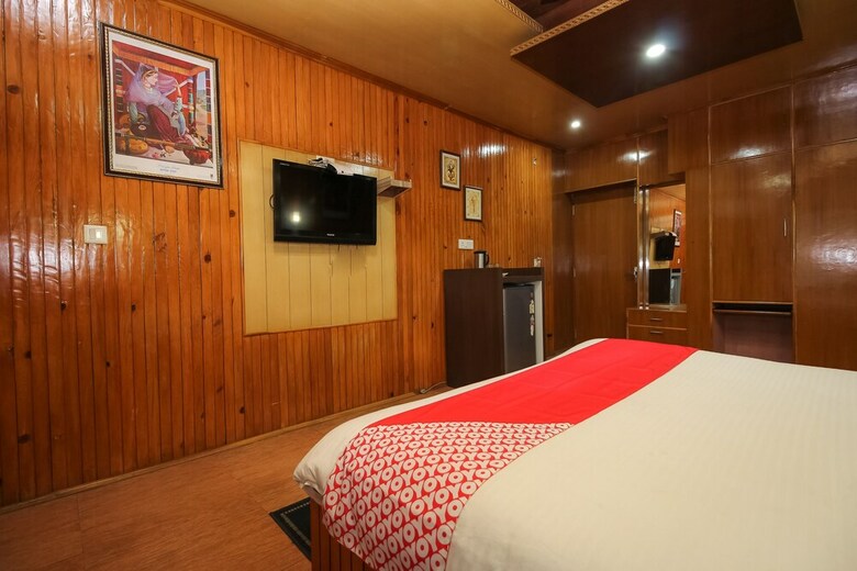 Oyo 8367 Hotel The Woodz