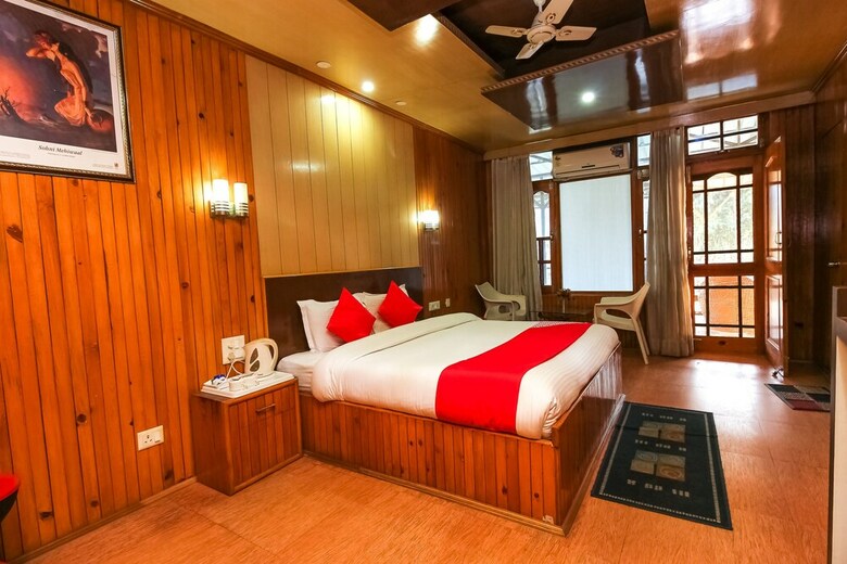 Oyo 8367 Hotel The Woodz