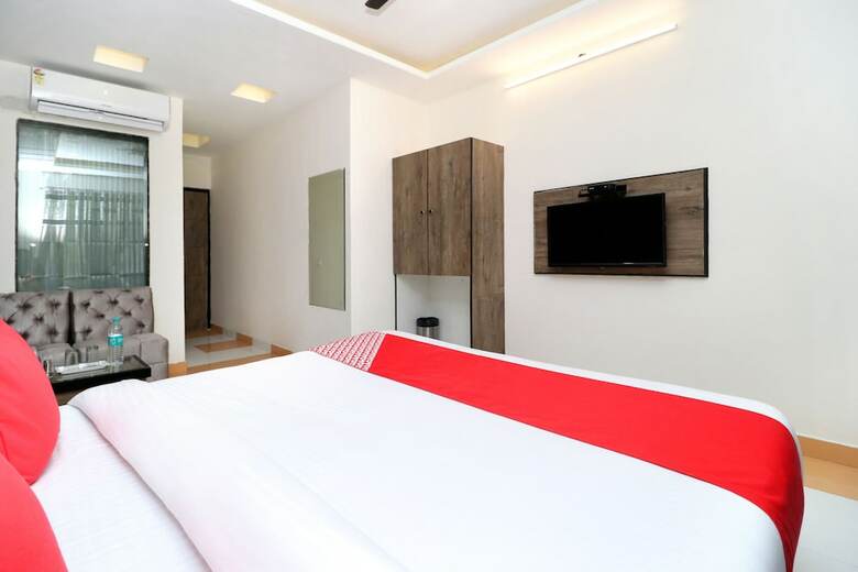 Oyo 27972 Hotel Pakeeza