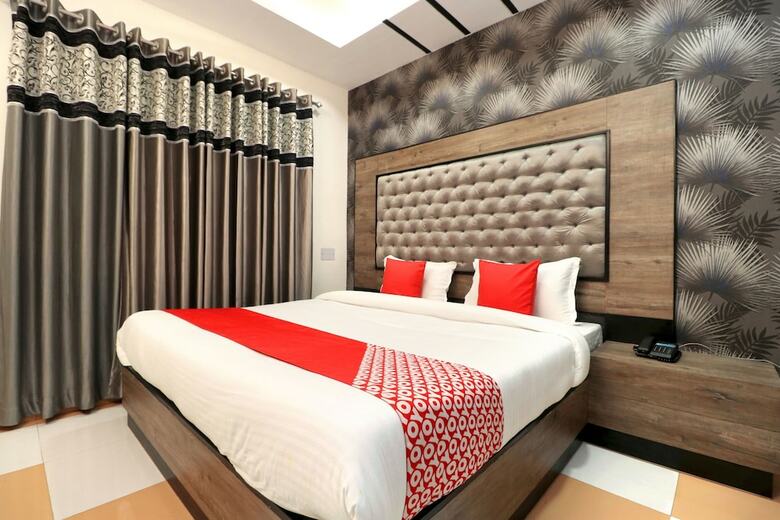Oyo 27972 Hotel Pakeeza