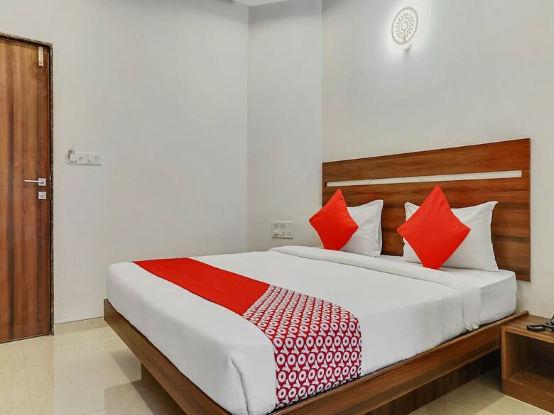 Oyo 26583 Hotel Kohinoor Plaza