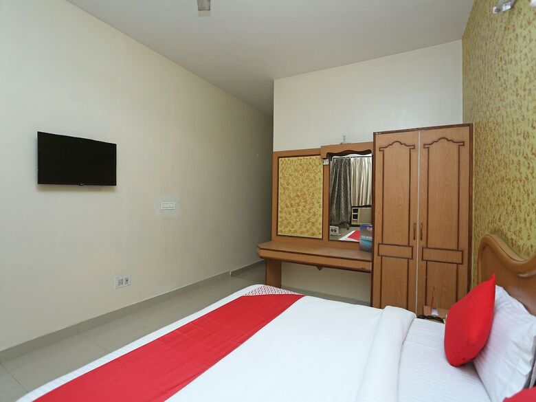 Oyo 16906 Hotel Balsons