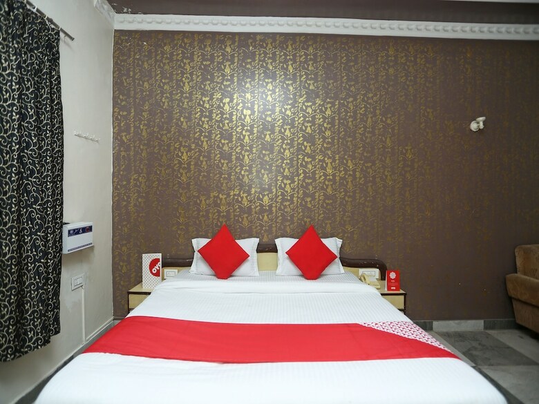 Oyo 16906 Hotel Balsons