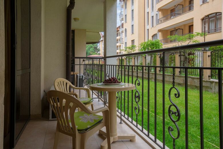 Aparthotel Apartment With Kitchenette In Avalon Complex