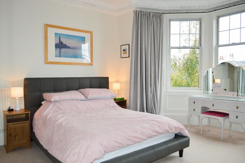 3 Bedroom Family Home With Garden