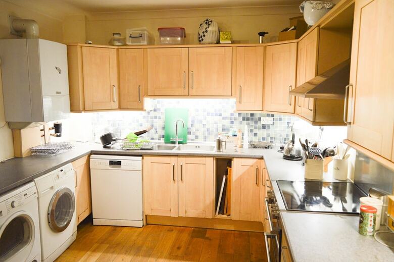 3 Bedroom House With Free Parking