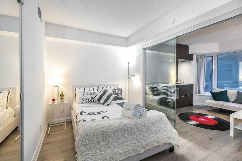 Apartamentos Executive Class, Downtown Luxury Condo @ Yorkville