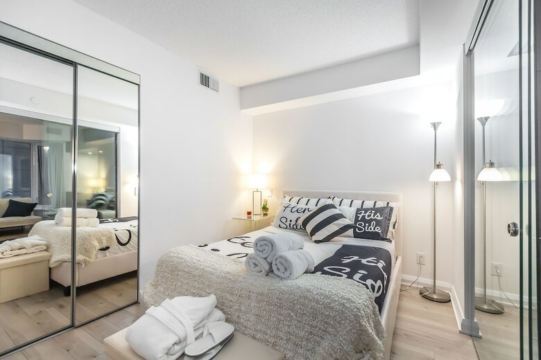 Apartamentos Executive Class, Downtown Luxury Condo @ Yorkville