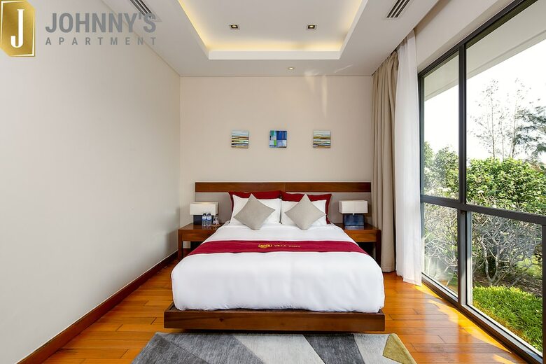 Johnny's Apartment & Ocean Villa