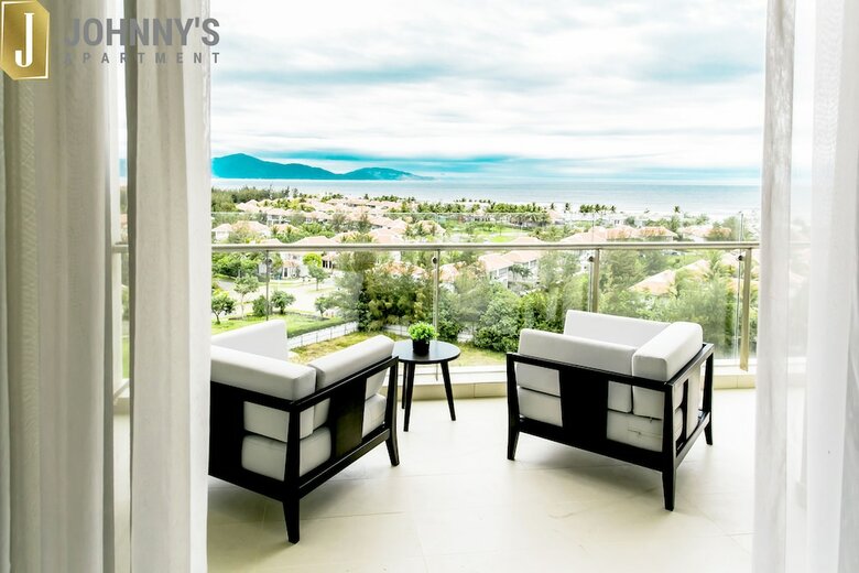 Johnny's Apartment & Ocean Villa