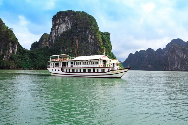 Cozy Bay Classic Cruise