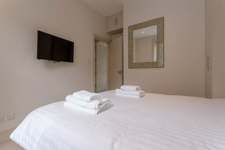 Stylish 3 Bedroom Apartment In Pimlico