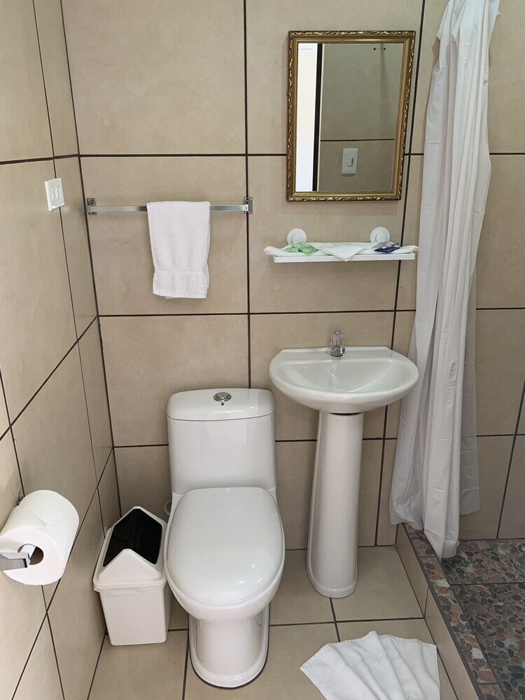 Le Petit Hotel