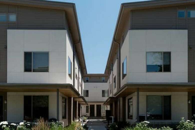 The Mile High Townhome Walk To The Stadium