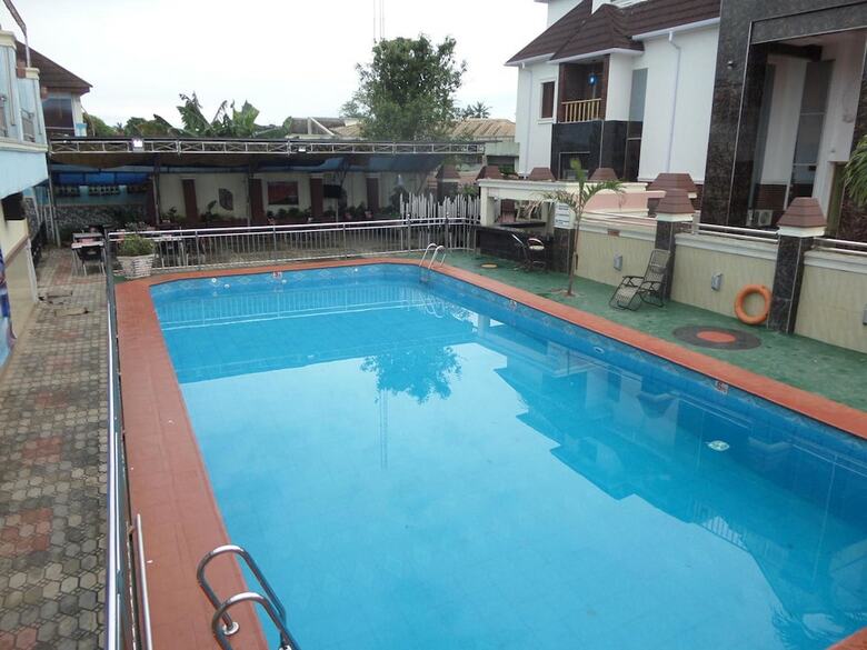 White Court View Hotel