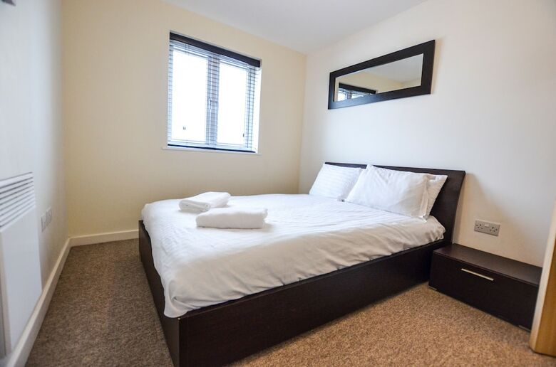Gunwharf Quays Chic Apartment