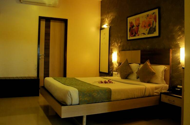 Jk Rooms 104 Hotel Madhav International