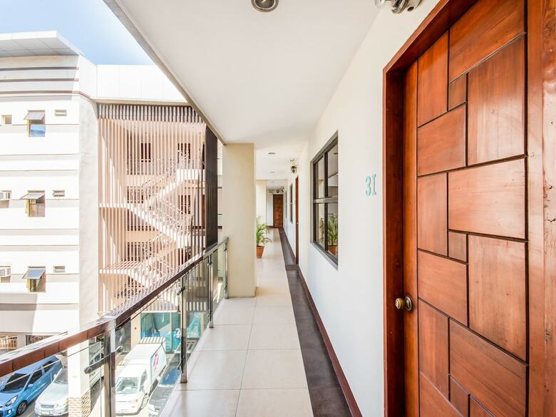 Hotel Oyo 443 Maria Cristina Arcade Suites