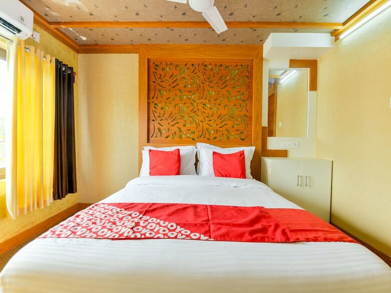 Oyo 16838 Big B Houseboat 10 Bhk