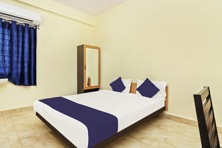 Hotel Silverkey Executive Stays 27824 Dharamkar Residency