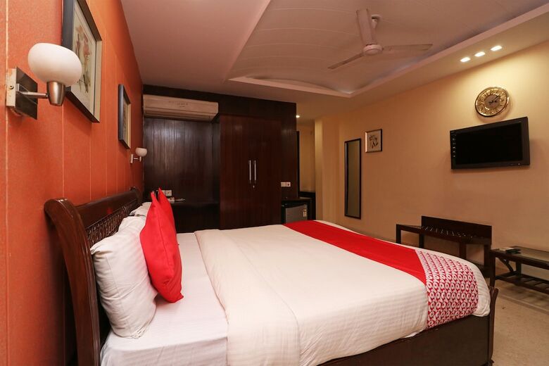 Oyo 26915 Hotel North East Residency
