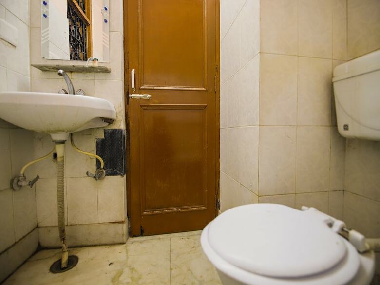 Oyo 24753 Hotel Preet